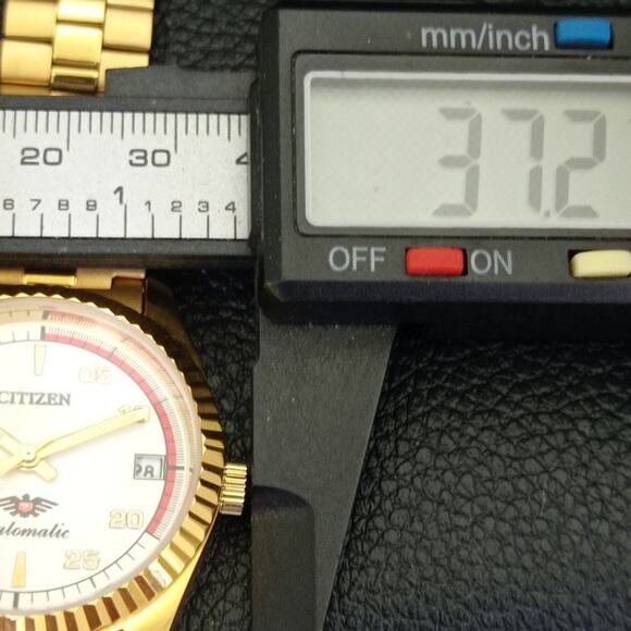 Vintage 1991 Citizen Automatic Mens Gold Watch W/daydate & Red accents - Picture 7 of 10